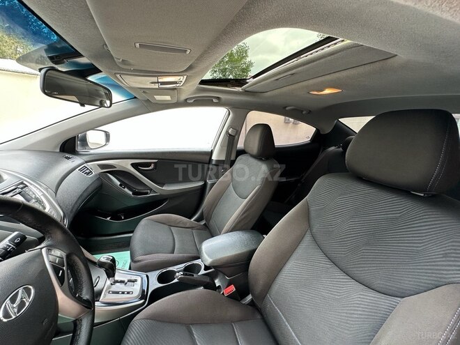 Hyundai Elantra-19