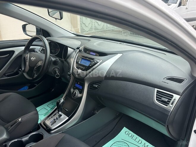 Hyundai Elantra-5