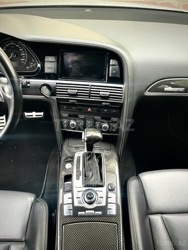 Audi RS6-12