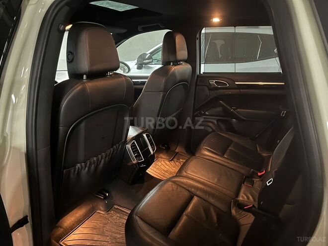 Porsche Cayenne-8