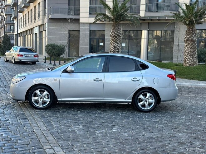 Hyundai Elantra-13
