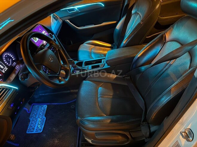 Hyundai Sonata-6