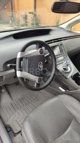 Toyota Prius-10