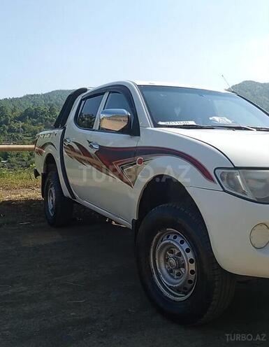Mitsubishi L200-4