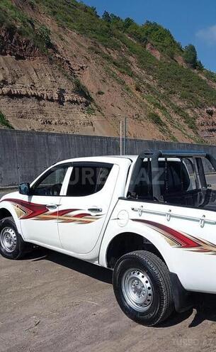 Mitsubishi L200-2