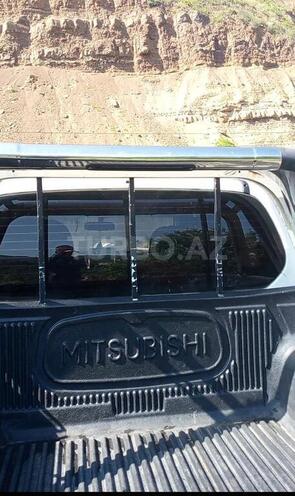 Mitsubishi L200-6