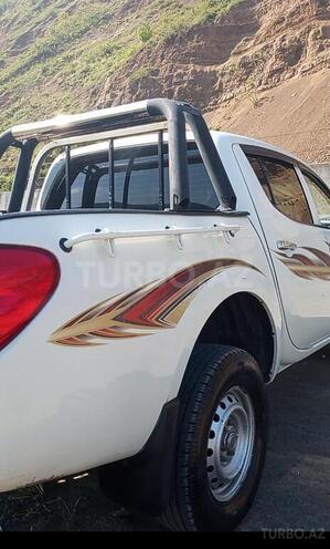 Mitsubishi L200-8