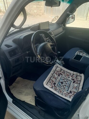 Mitsubishi Pajero io-4