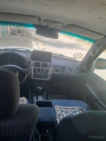 Mitsubishi Pajero io-6