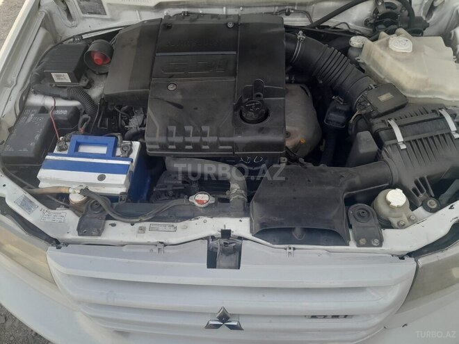Mitsubishi Pajero io-7