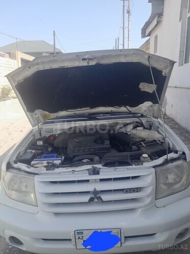 Mitsubishi Pajero io-8