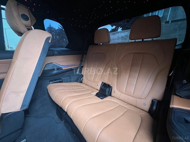BMW X7-9