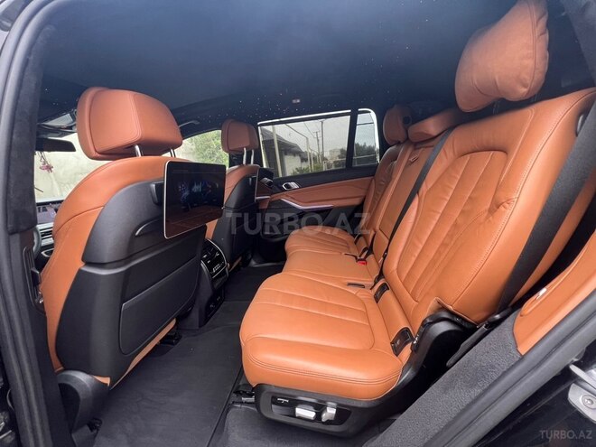 BMW X7-10