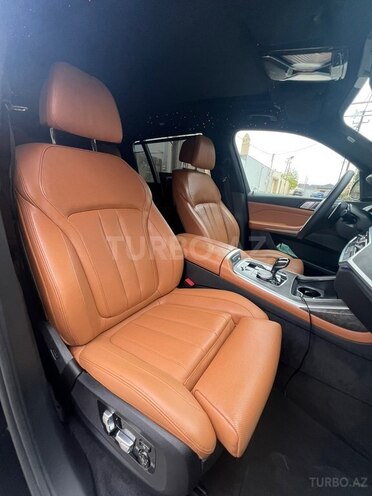 BMW X7-15