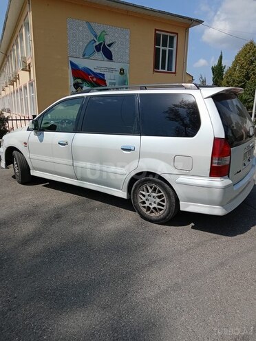 Mitsubishi Chariot-4