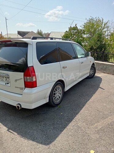 Mitsubishi Chariot-3