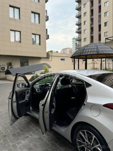 Hyundai Avante-9