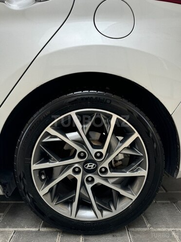 Hyundai Avante-19