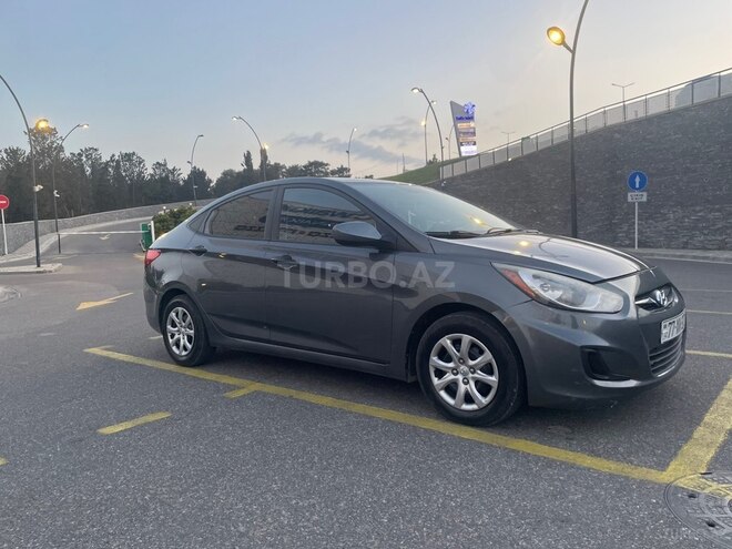 Hyundai Accent-2
