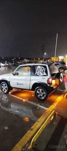 Mitsubishi Pajero io-17