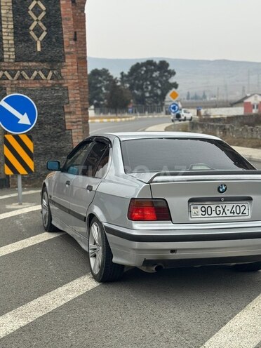 BMW 318-2