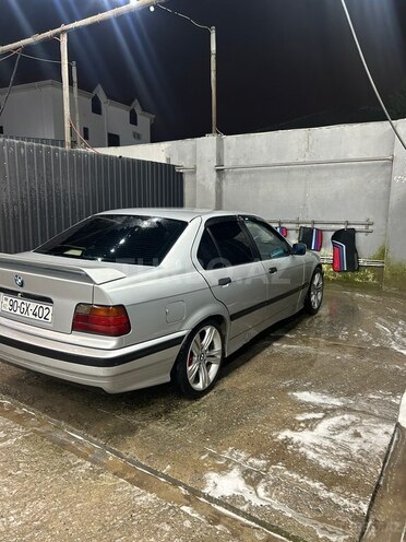 BMW 318-9