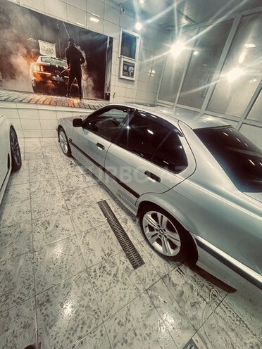 BMW 318-4