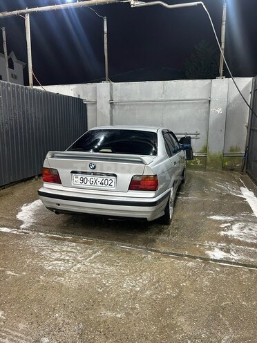BMW 318-10
