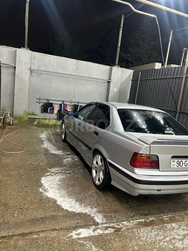 BMW 318-11