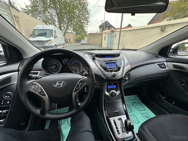 Hyundai Elantra-21