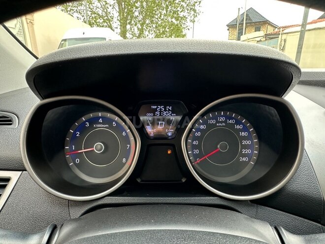 Hyundai Elantra-20