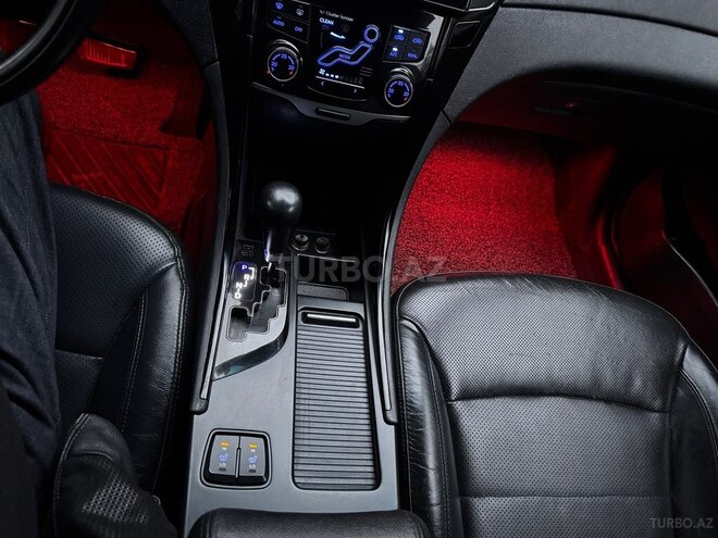 Hyundai Sonata-14