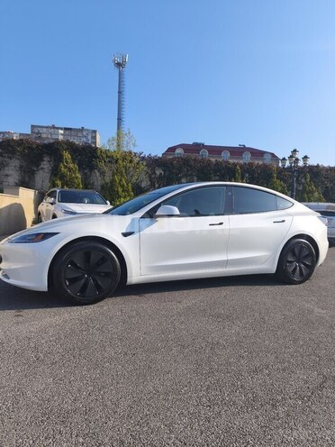 Tesla Model 3-6
