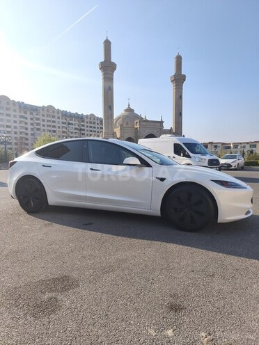 Tesla Model 3-7