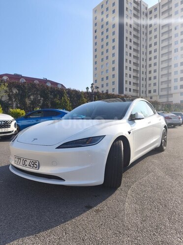 Tesla Model 3-1
