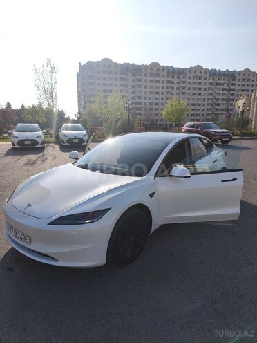 Tesla Model 3-9