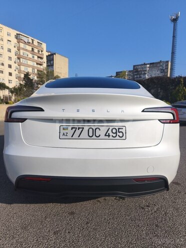 Tesla Model 3-10