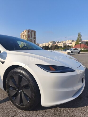 Tesla Model 3-12