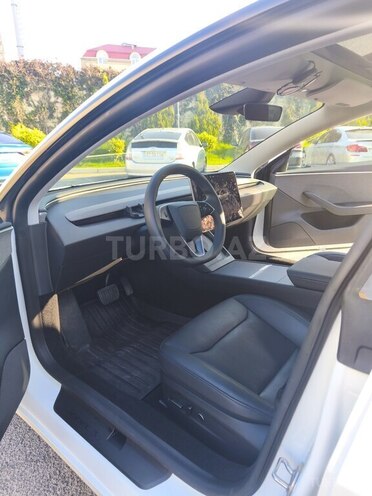 Tesla Model 3-14
