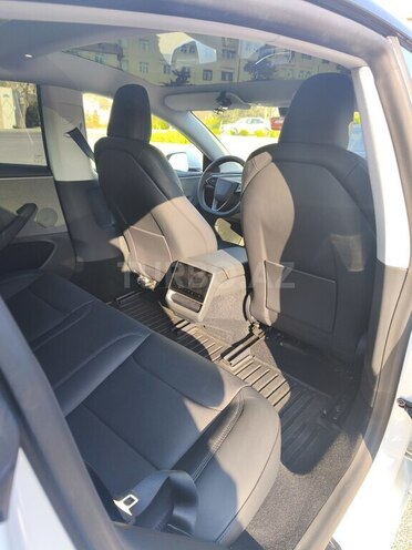 Tesla Model 3-13