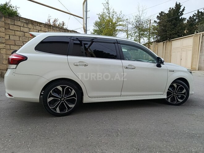 Toyota Corolla Fielder-5