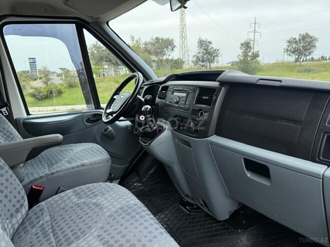 Ford Transit-14
