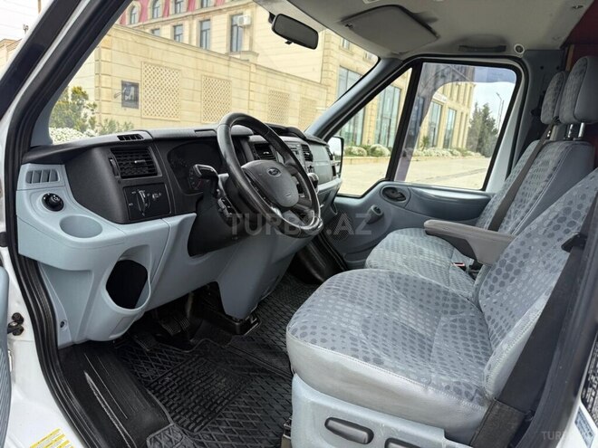 Ford Transit-15