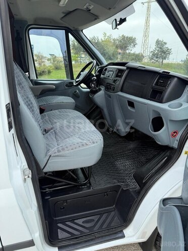 Ford Transit-16