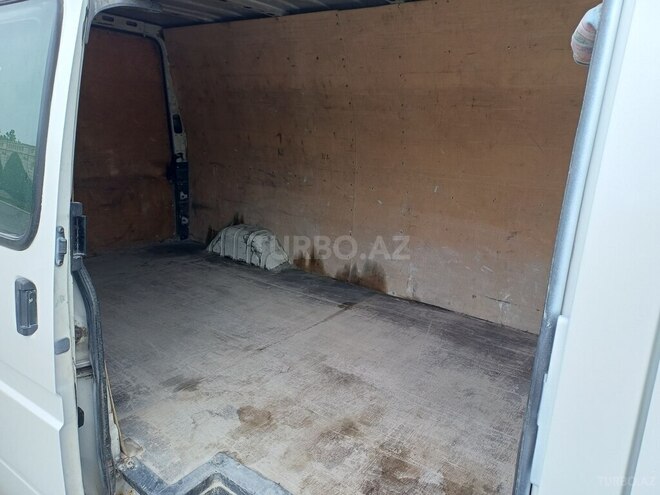 Ford Transit-10