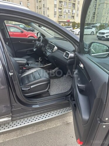 Kia Sorento-12
