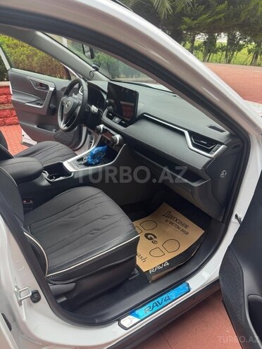Toyota RAV4-11