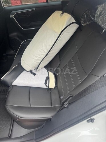 Toyota RAV4-10