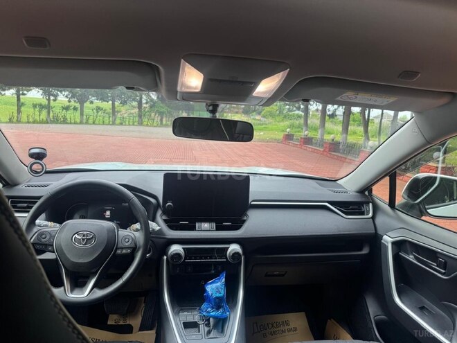 Toyota RAV4-8