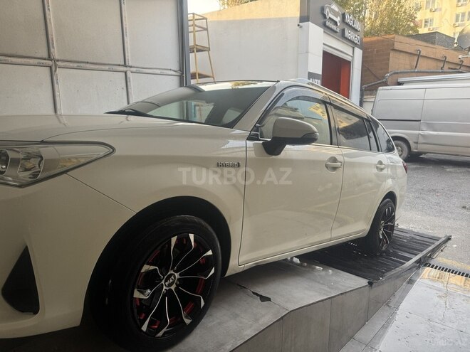 Toyota Corolla Fielder-3